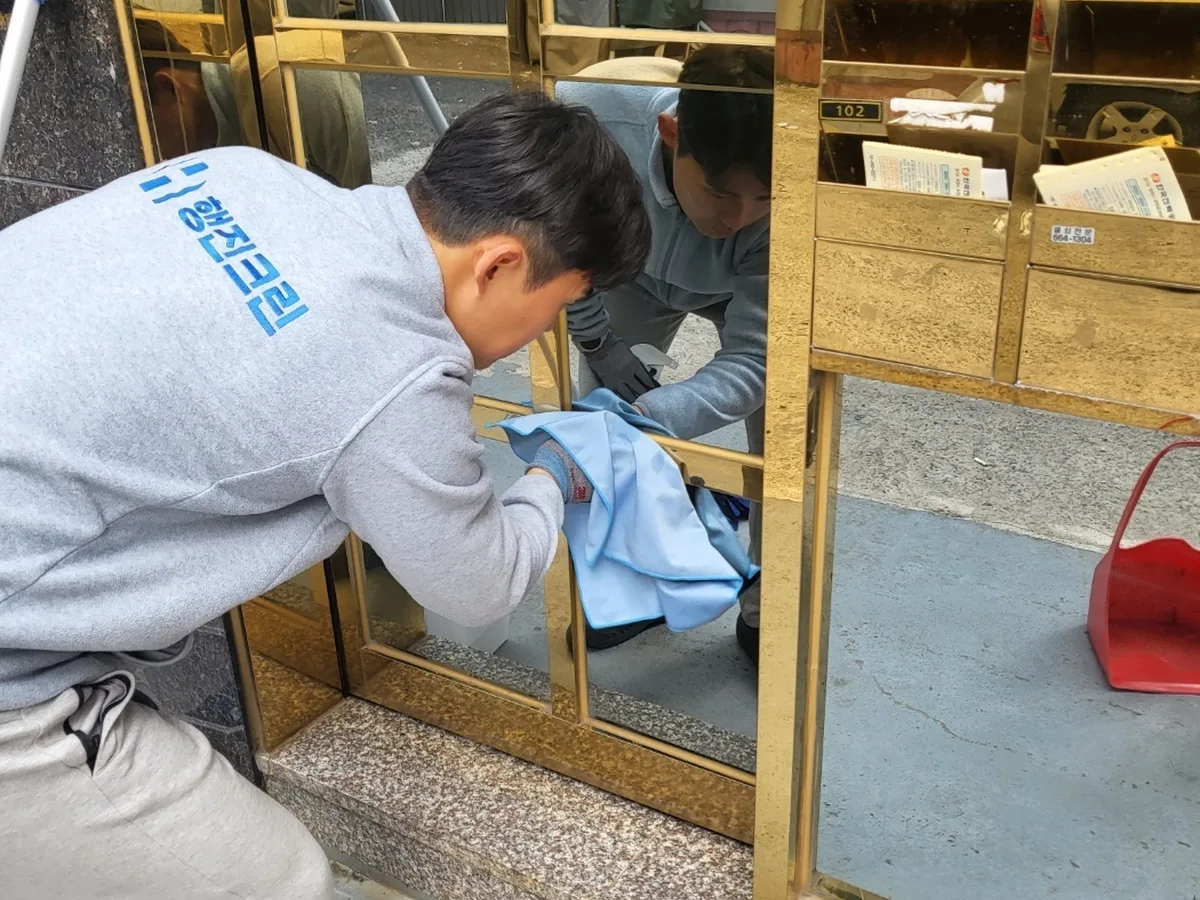 구리시 교문동 상가 난간·손잡이 계단실 위생청소 사례 - 행진크린